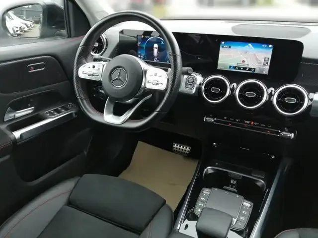 Mercedes-Benz GLB 200