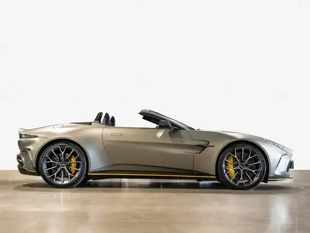Aston Martin V8