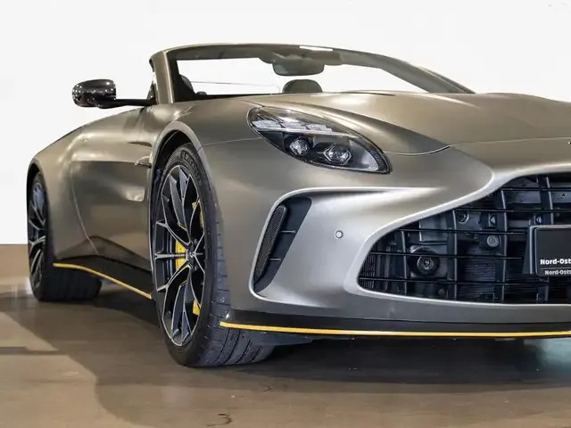 Aston Martin V8