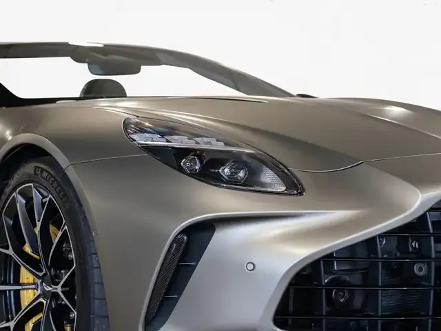 Aston Martin V8