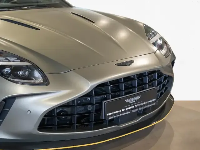 Aston Martin V8