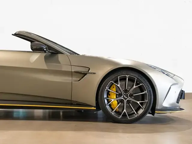 Aston Martin V8