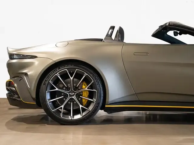 Aston Martin V8