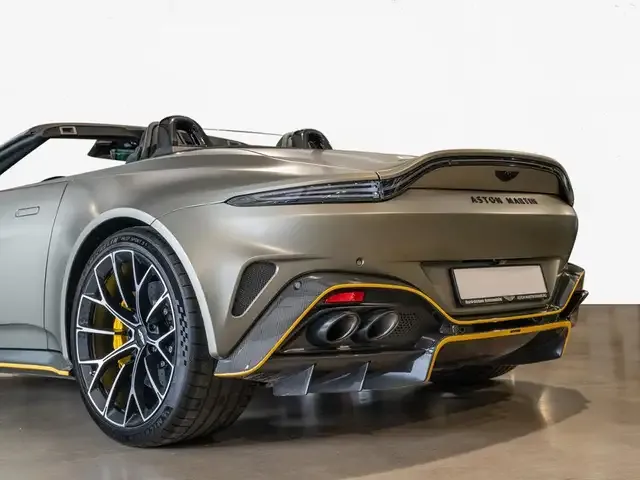 Aston Martin V8
