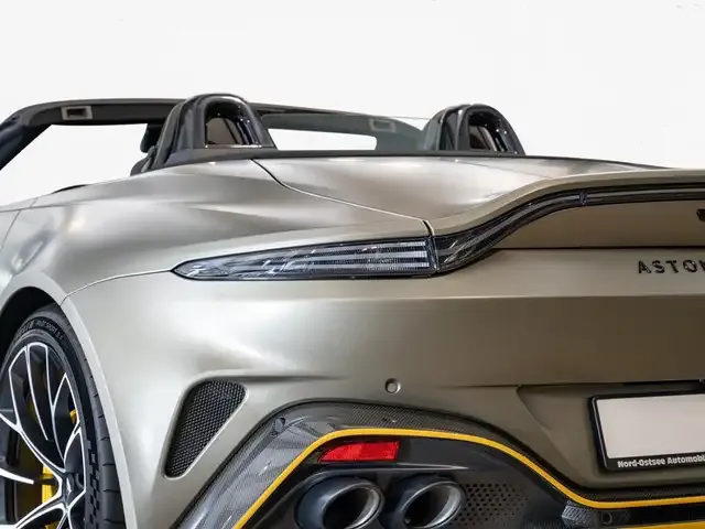 Aston Martin V8