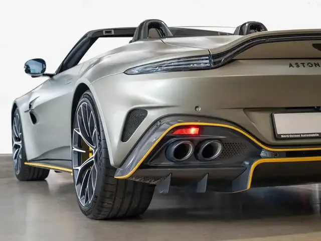Aston Martin V8