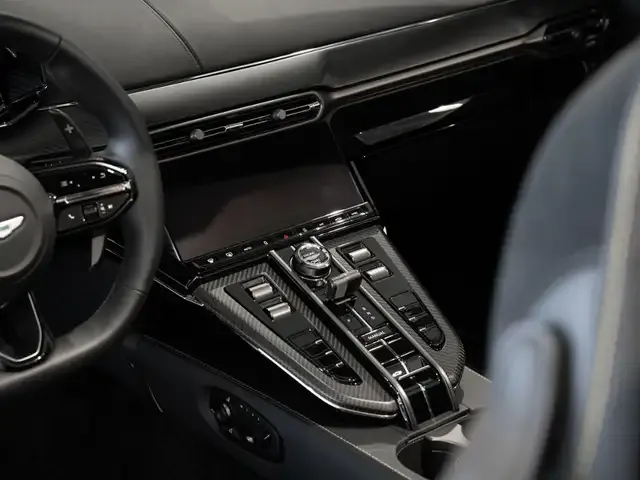 Aston Martin V8