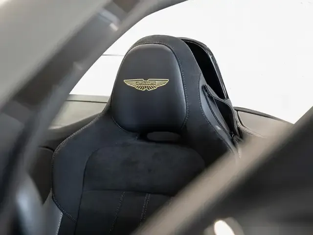 Aston Martin V8