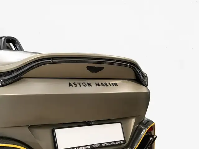 Aston Martin V8