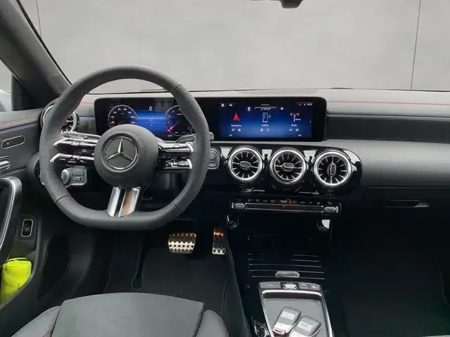 Mercedes-Benz CLA 180
