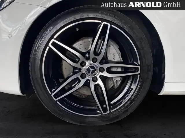 Mercedes-Benz E 200