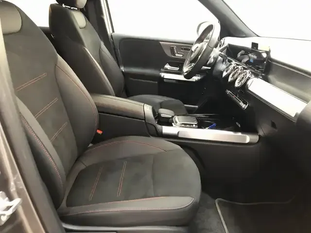 Mercedes-Benz EQB 300