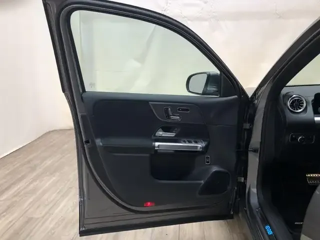Mercedes-Benz EQB 300
