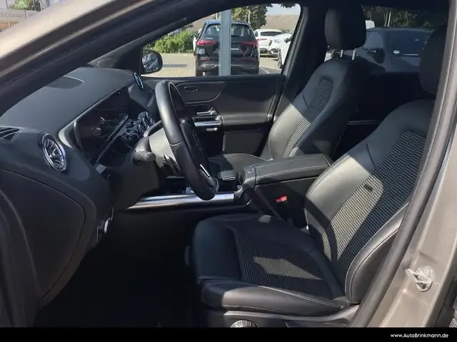 Mercedes-Benz B 220