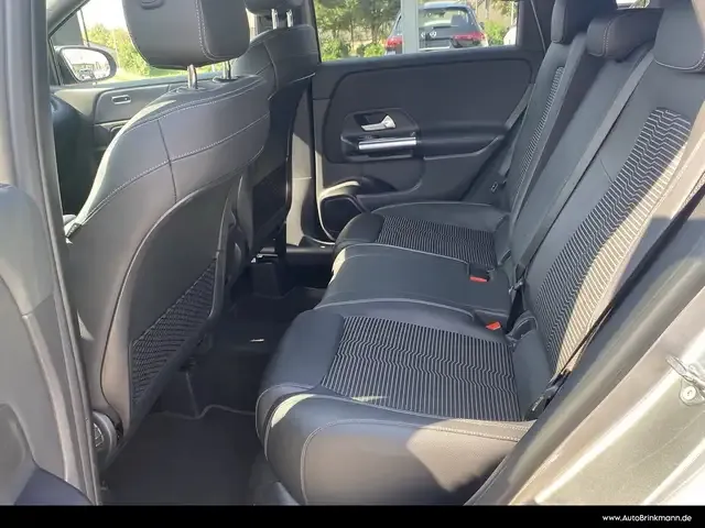 Mercedes-Benz B 220