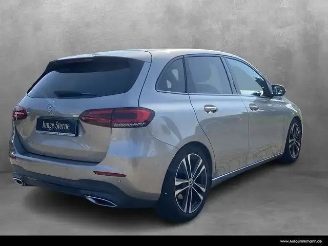 Mercedes-Benz B 220
