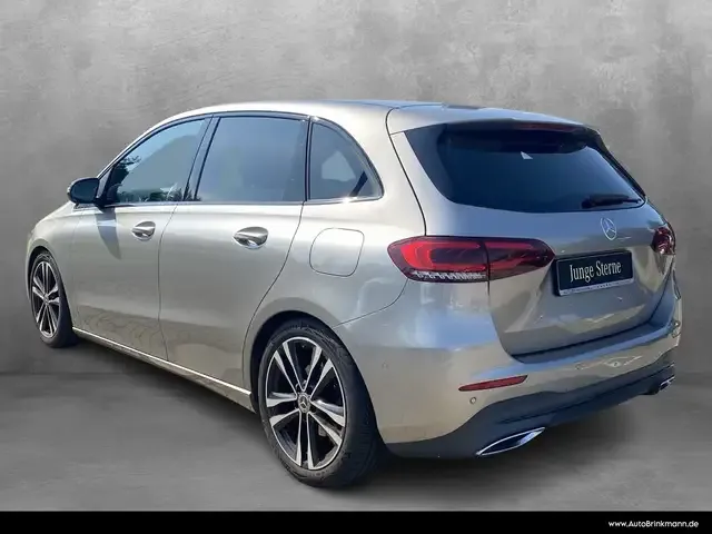 Mercedes-Benz B 220