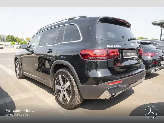 Mercedes-Benz GLB 220