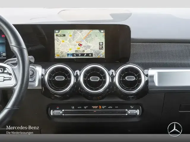 Mercedes-Benz GLB 220