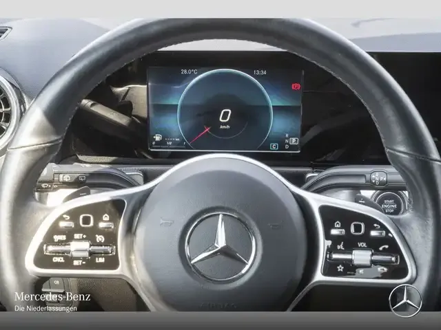 Mercedes-Benz GLB 220
