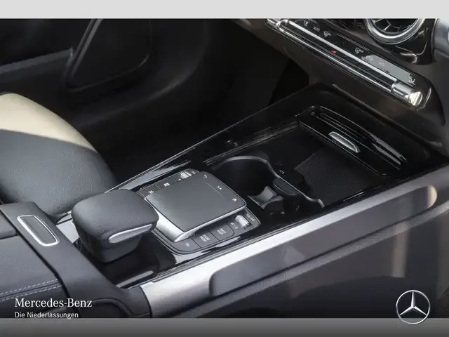 Mercedes-Benz GLB 220