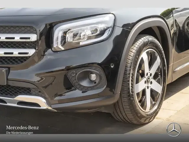 Mercedes-Benz GLB 220