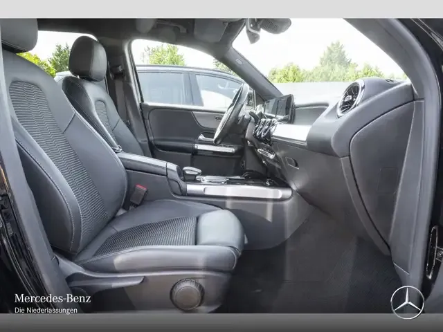 Mercedes-Benz GLB 220