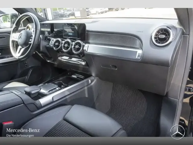 Mercedes-Benz GLB 220