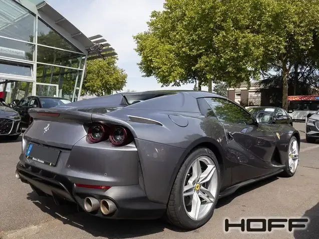 Ferrari 812
