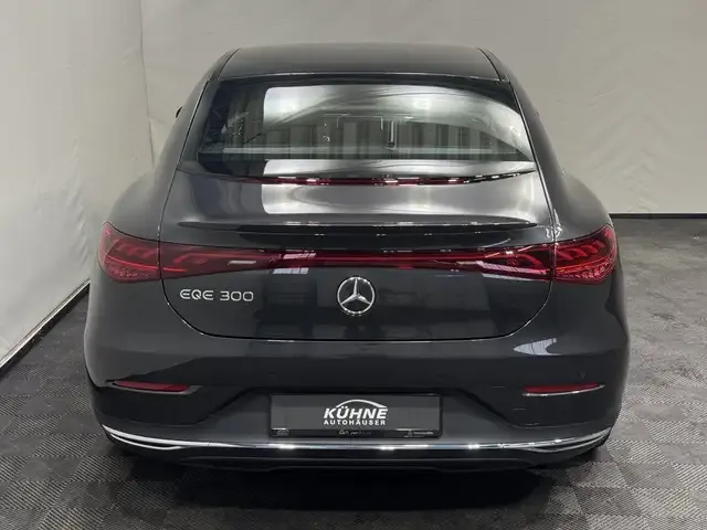 Mercedes-Benz EQE 300