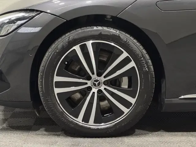 Mercedes-Benz EQE 300