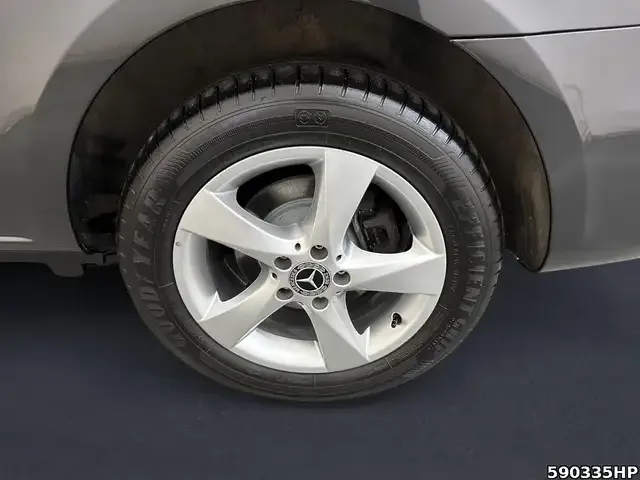 Mercedes-Benz V 220