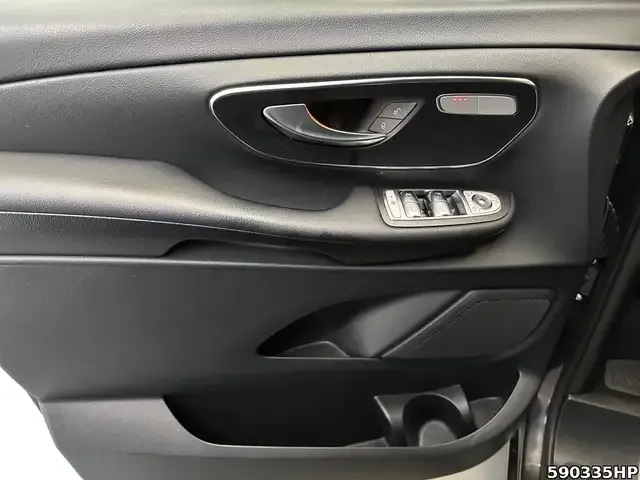 Mercedes-Benz V 220