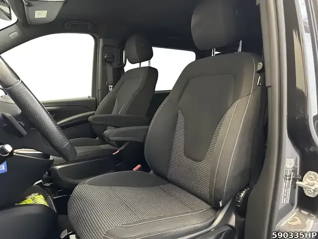 Mercedes-Benz V 220