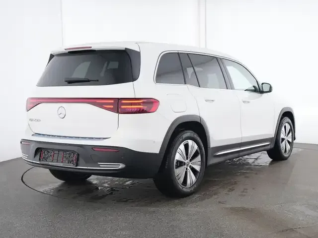 Mercedes-Benz EQB 250