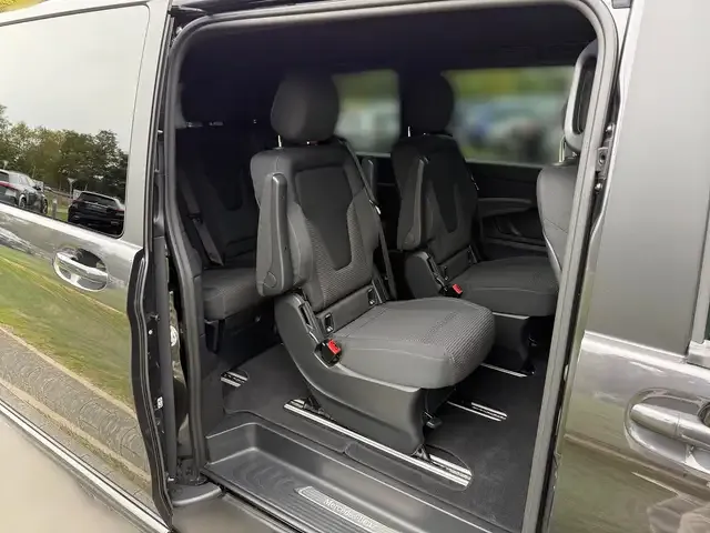 Mercedes-Benz V 220
