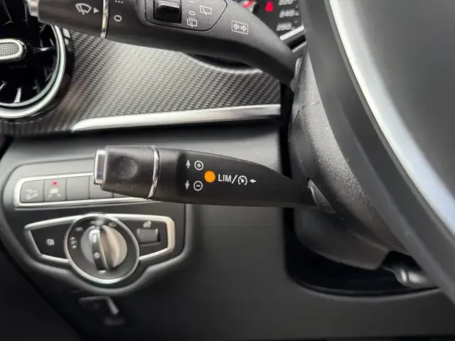 Mercedes-Benz V 220