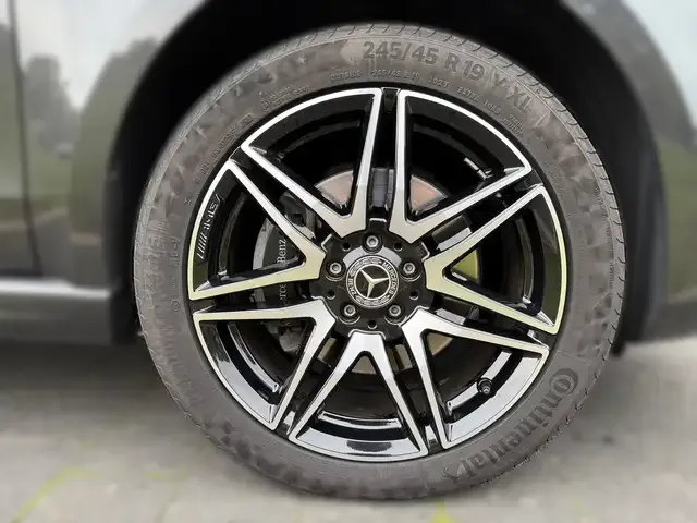 Mercedes-Benz V 220