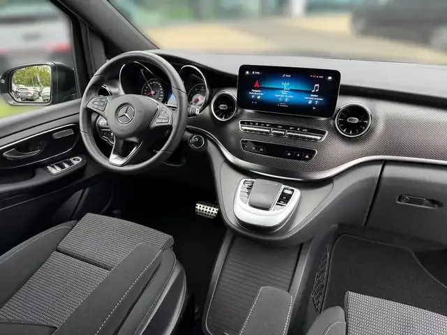Mercedes-Benz V 220