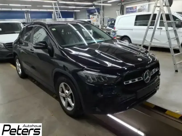 Mercedes-Benz GLA 220