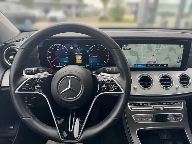 Mercedes-Benz E 220