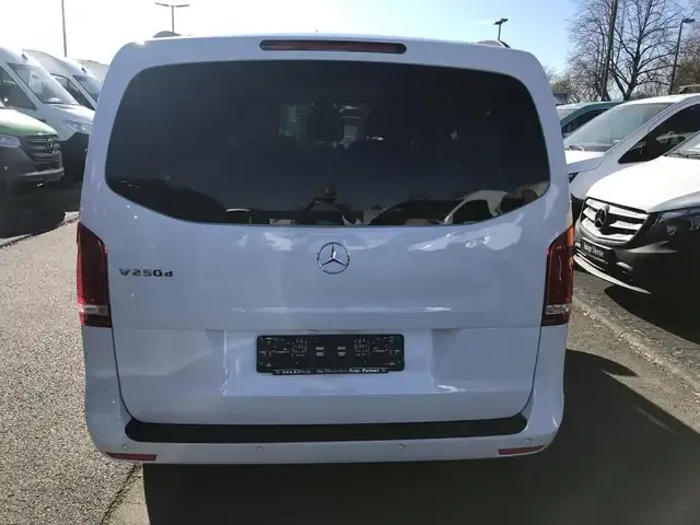 Mercedes-Benz V 250