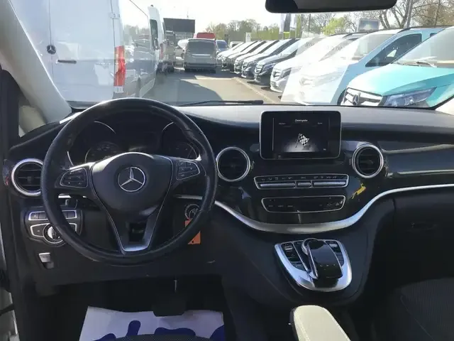 Mercedes-Benz V 250