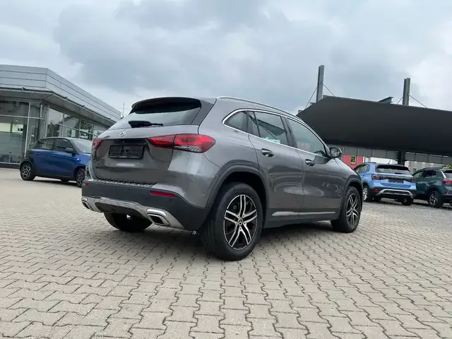 Mercedes-Benz GLA 200