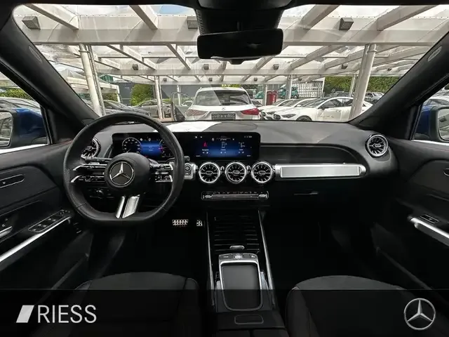 Mercedes-Benz GLB 220