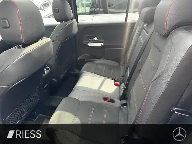 Mercedes-Benz GLB 220