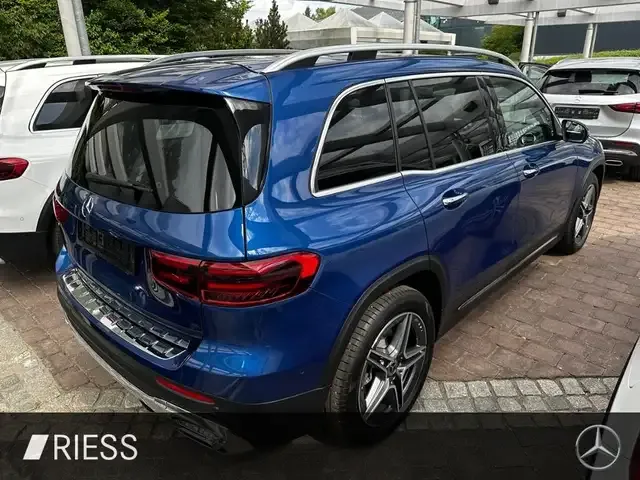 Mercedes-Benz GLB 220