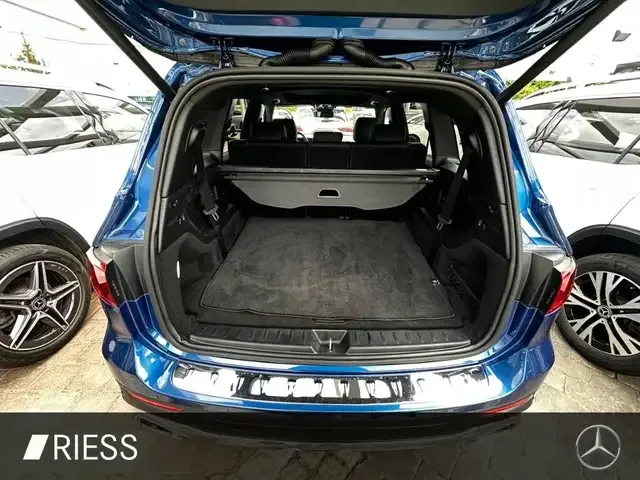 Mercedes-Benz GLB 220