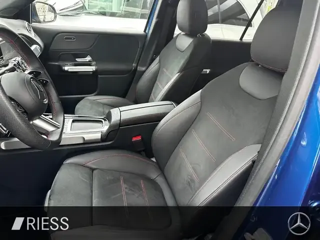 Mercedes-Benz GLB 220