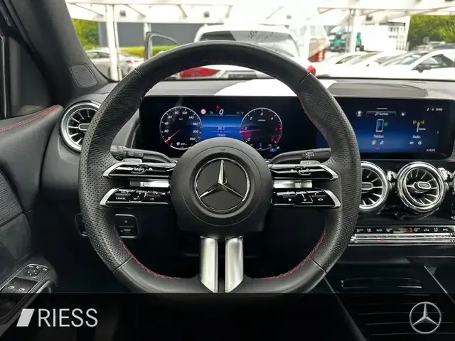 Mercedes-Benz GLB 220